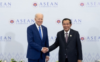 Biden Lands in Cambodia to Push US Engagement in Indo-Pacific