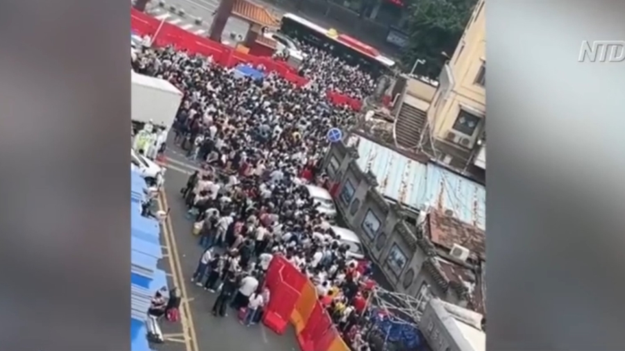 Guangzhou Lockdown Briefly Lifted After Mass Protest