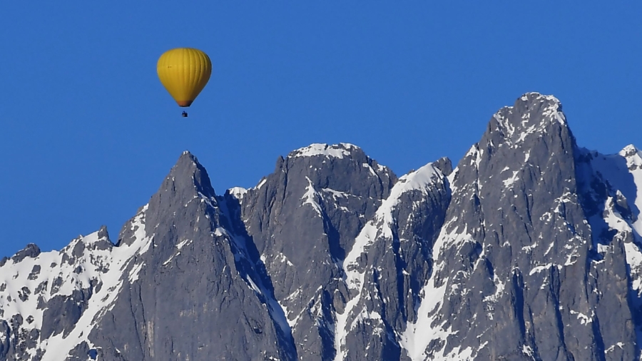 Austria: 9 Injured in Hot Air Balloon Crash in Eastern Alps