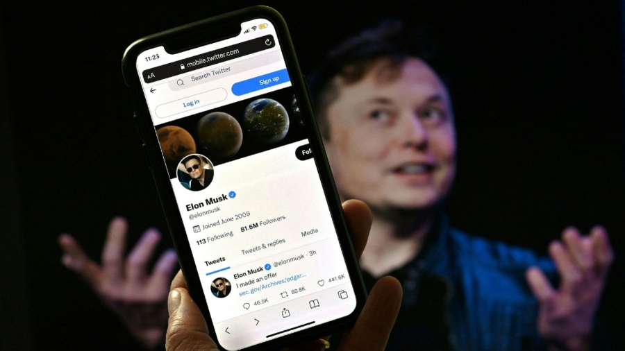 Musk Auctioning Off Wares at Twitter Headquarters