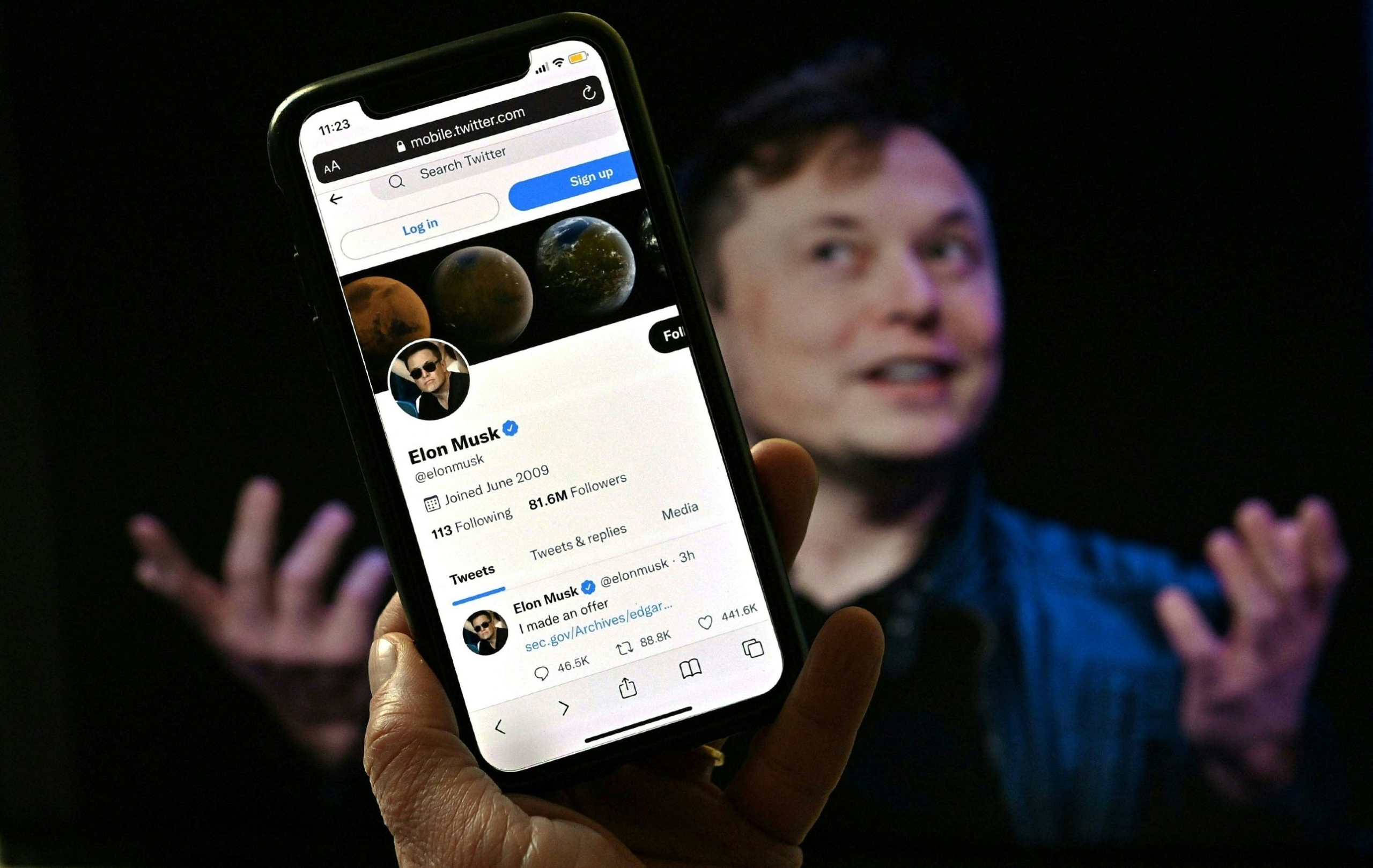 Elon Musk Threatens to ‘Name and Shame’ Advertisers Boycotting Twitter