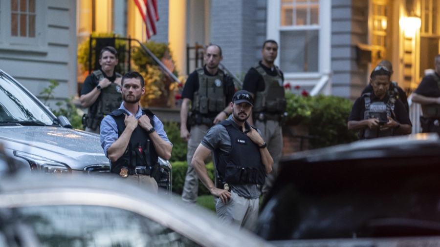 DOJ Memos Dissuaded Marshals From Arresting Protestors at SCOTUS Justices’ Homes: Republican Senator