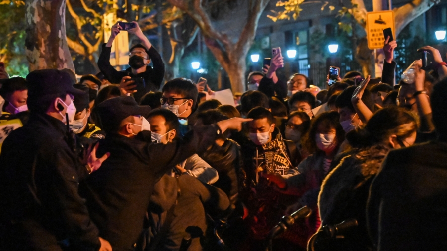 ‘Step Down CCP! Step Down Xi Jinping!’: Protests Erupt Across China Over COVID-19 Curbs