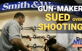 Smith & Wesson Sued Over July 4 Shooting; Mortgage Rates Jump to Highest Since 2008 | NTD Business