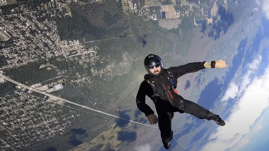 Veterans Skydiving to Raise Money for Scholarships for Gold Star Families