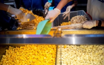 Thais Fill Steel Vats and Huge Boxes in Bottomless Popcorn Challenge