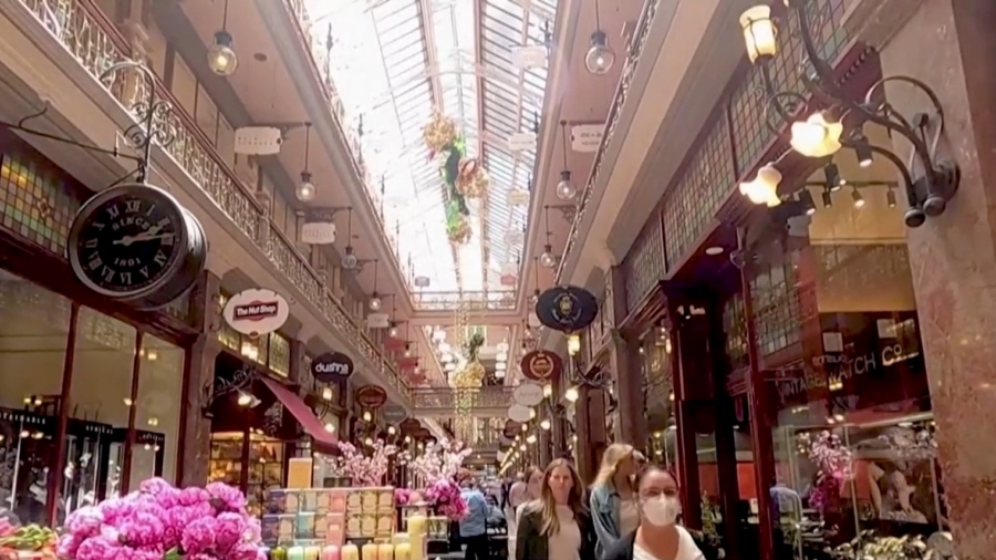 Aussies Christmas Shop Amid Rising Inflation