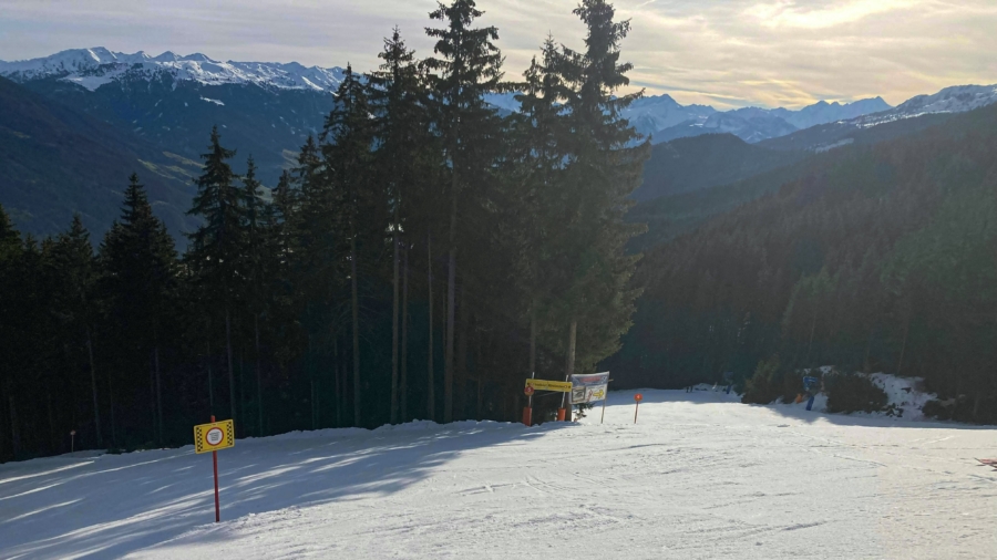 Austria: 2 German Teenagers Dead in Skiing Accident