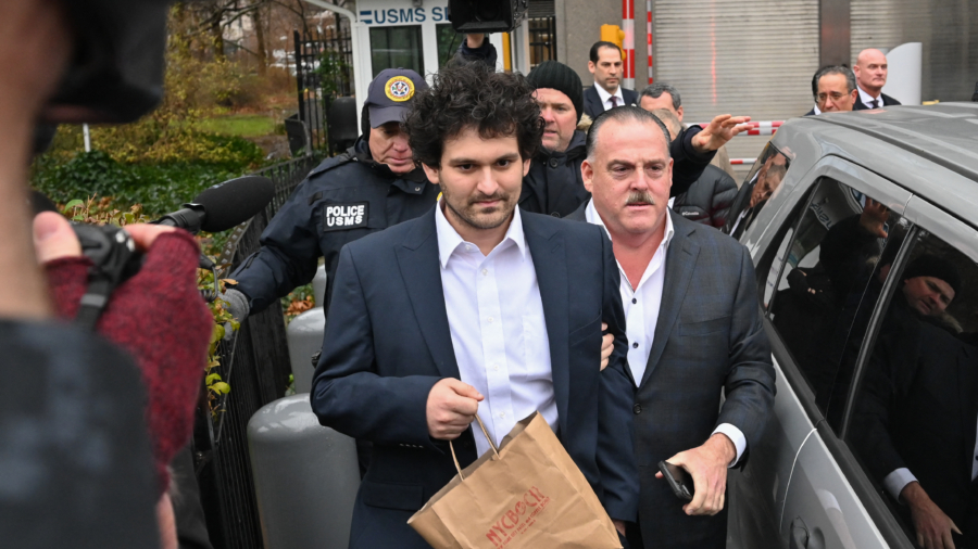 FTX Founder Bankman-Fried Leaves Court After Being Released on Bail