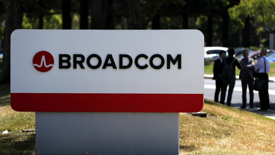 EU Probes Broadcom’s $61 Billion VMware Buy on Competition Concerns