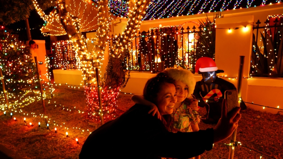 Cape Town Home Decked in Thousands of Lights Spreads Festive Joy