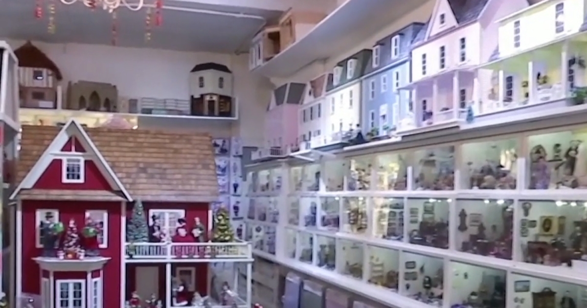 Tiny Doll House Store in NYC Gears Up for Holidays NTD
