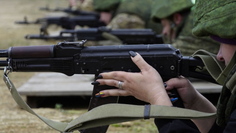 Russian Civilians Train for Potential Combat