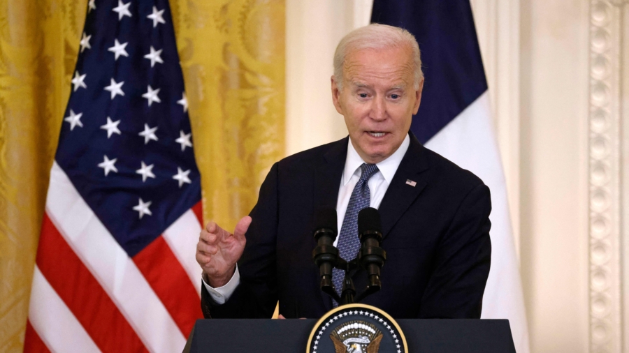 Biden Admits 'Glitches' in Inflation Reduction Act After Meeting With French President Macron