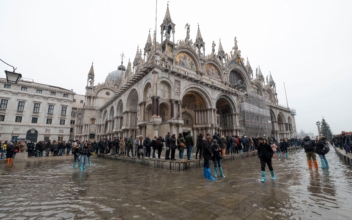 Glass Protects St Mark’s Basilica From Floods
