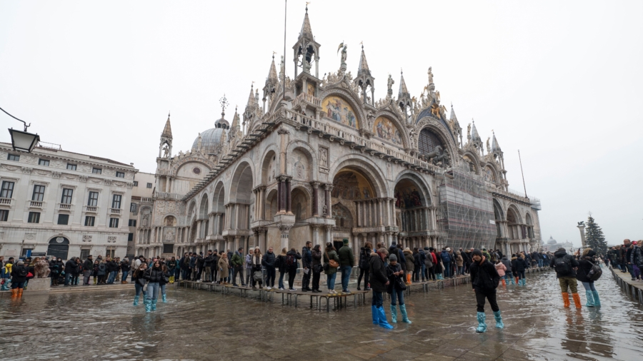 Glass Protects St Mark’s Basilica From Floods