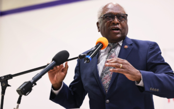 McCarthy Should Make Deal With Democrats to Win Speakership: Clyburn