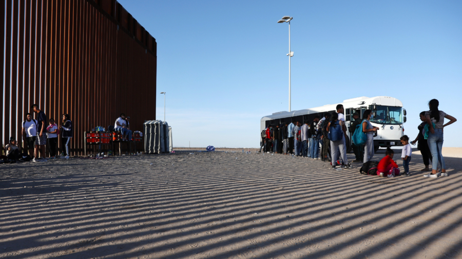 Alderman: 'Humanitarian Crisis in Chicago'