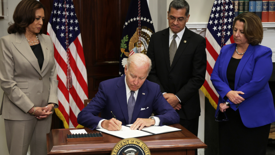 GOP-Controlled State Legislatures Weigh ‘Constitutionality’ of Presidential Executive Orders