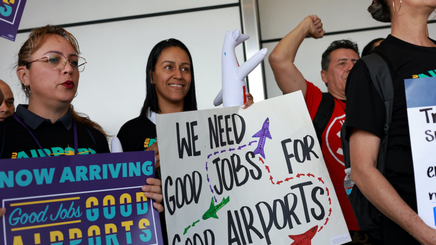Workers Protest at 15 Major US Airports Demanding Higher Wages, Benefits