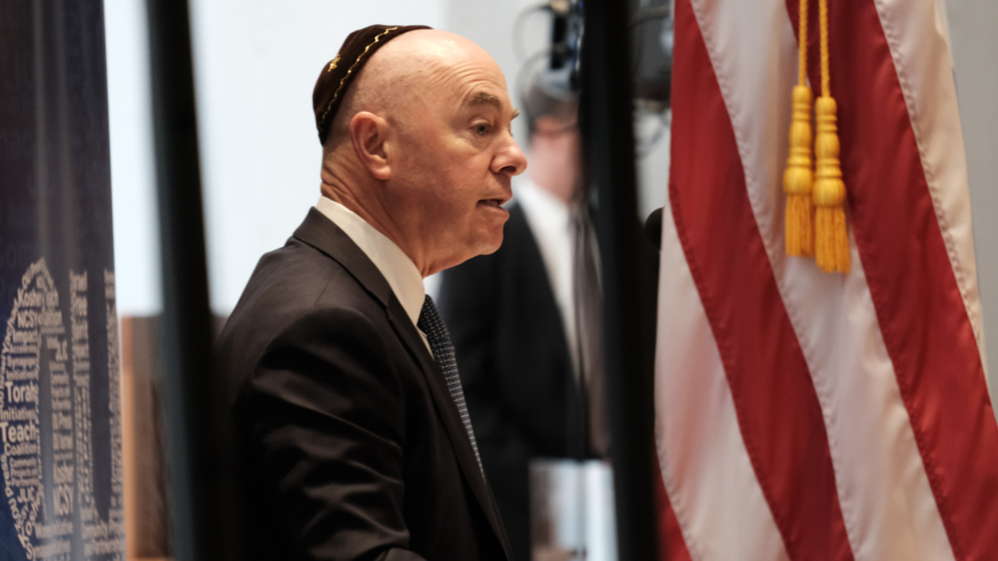 Former Border Patrol Chief Calls for Impeachment of DHS Secretary Mayorkas