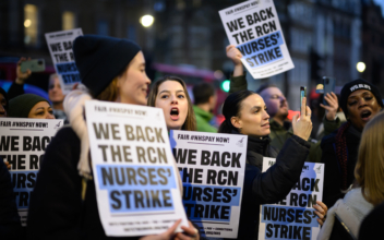 Nurses Walk Out in Ongoing Pay Dispute in UK