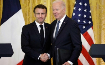 Biden Admits &#8216;Glitches&#8217; in Inflation Reduction Act After Meeting With French President Macron