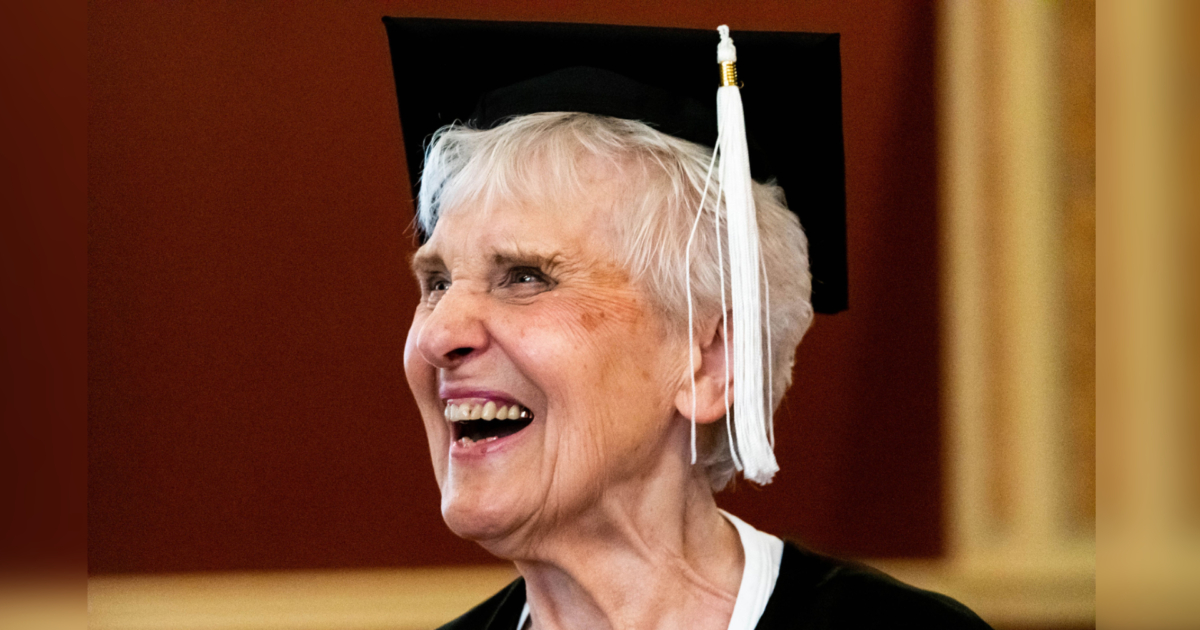 90-year-old-woman-graduates-71-years-after-starting-college-trendradars