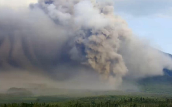 Indonesia Evacuates Villagers as Volcano Erupts on Java Island