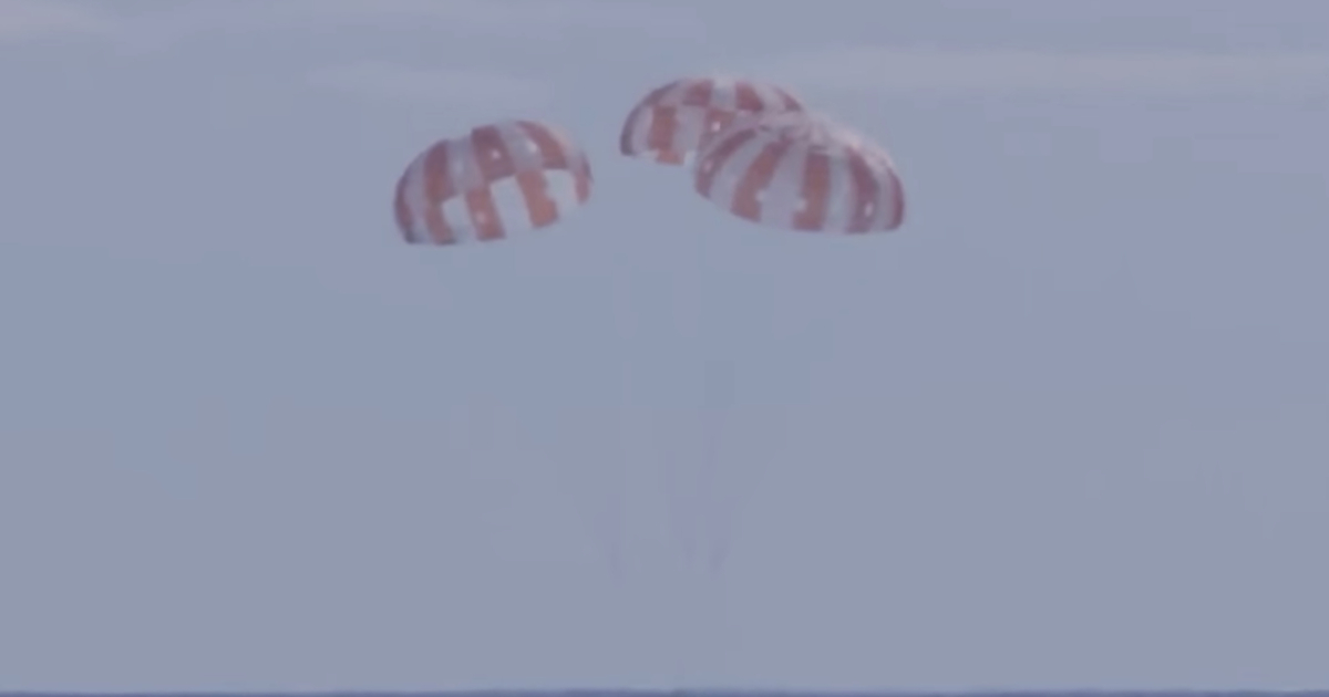 NASA’s Orion Capsule Returns To Earth, Capping Artemis I Flight Around ...