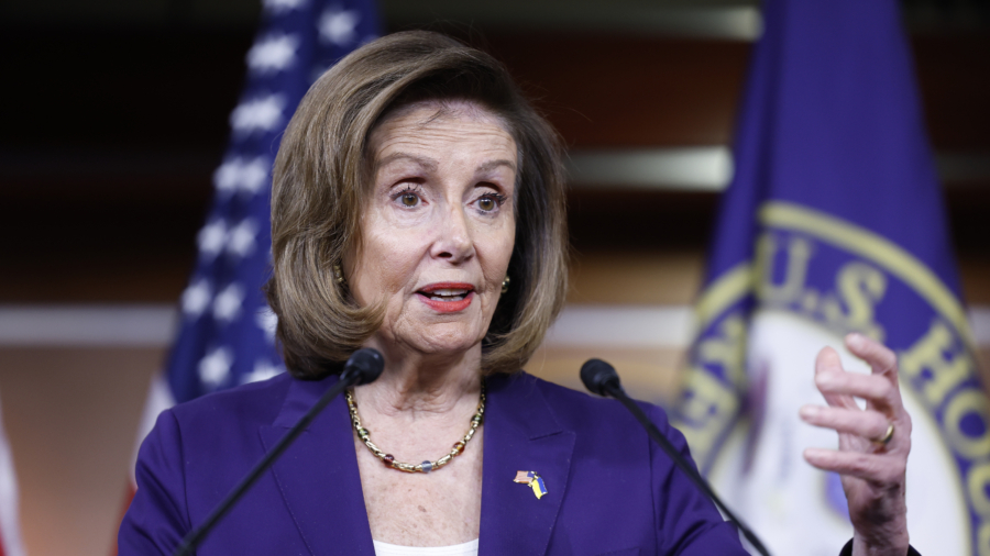 Pelosi Supports Adding TikTok Ban for US Government Devices to Funding Bill
