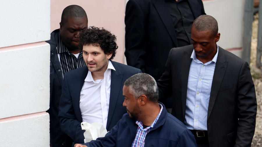 FTX's Bankman-Fried Extradited From Bahamas to US