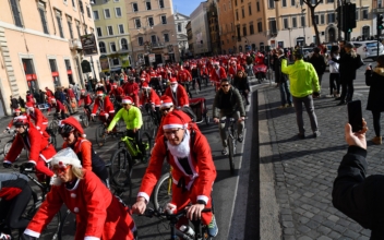 Gatherings Inspired by Santa Claus Appear Worldwide