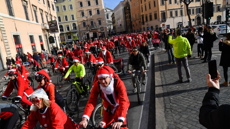 Gatherings Inspired by Santa Claus Appear Worldwide