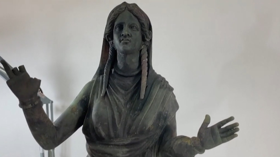 Bronze Statues Challenge Early Roman History