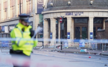 4 Critically Injured After Hundreds of Gatecrashers Try to Get in to Afrobeats Gig in London