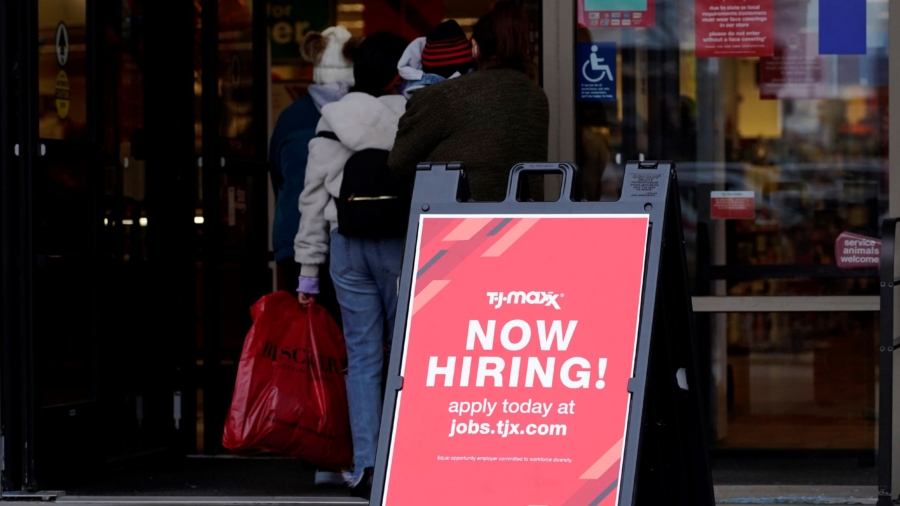 Applications for Jobless Benefits Decline Last Week