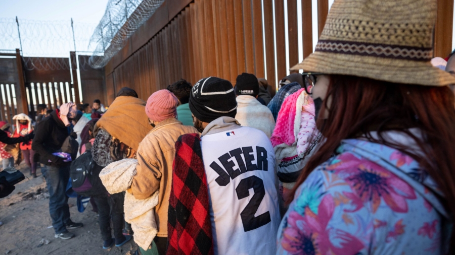 US Border Officials Report Record Number of Illegal Immigrant Arrests in November
