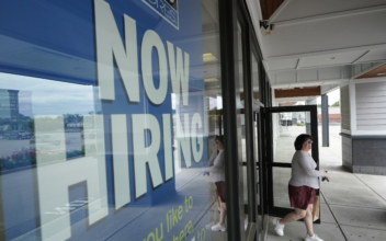 Applications for Jobless Claims Up Slightly Last Week