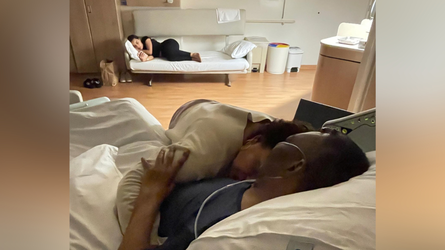 Pelé’s Son and Daughter Share Moving Photos With Their Father as They Spend Christmas at His Side in Hospital