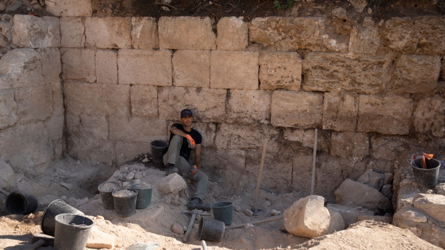 Israeli Archaeologists Excavating ‘Jesus Midwife’ Tomb