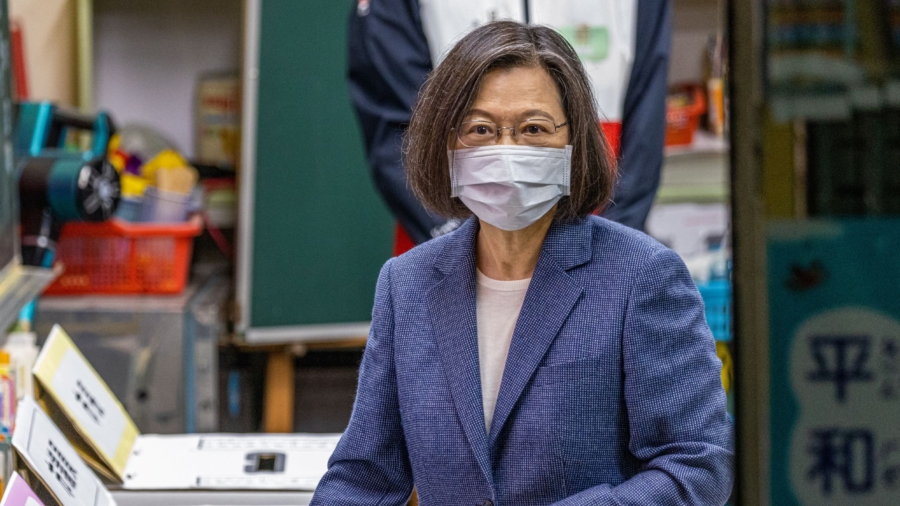Taiwan's Tsai Meets US, EU Delegations