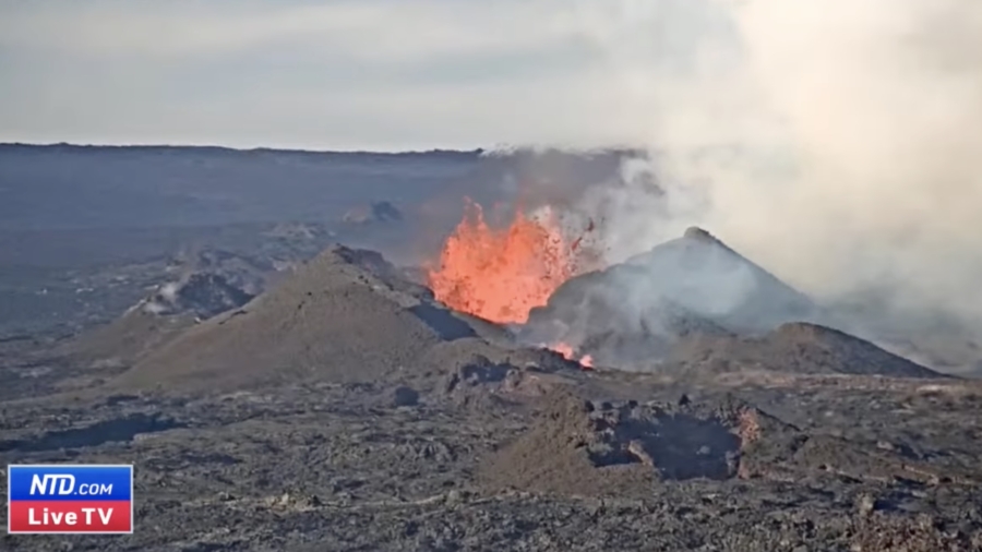 Mauna Loa Volcano in Hawaii Erupts