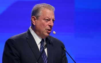 Al Gore Hits Climate Alarm in Davos With Warning of ‘Boiling’ Oceans and ‘Rain Bombs’