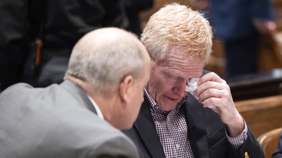 Alex Murdaugh's Murder Trial Starts With Cellphones, Bullets