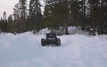 Students Build Auto Rover for Antarctica