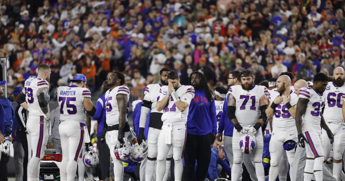 Buffalo Bills trainer Denny Kellington saved Damar Hamlin's life on the  field, head coach says