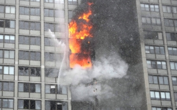1 Dead, 8 Taken to Hospitals in Chicago High-Rise Fire