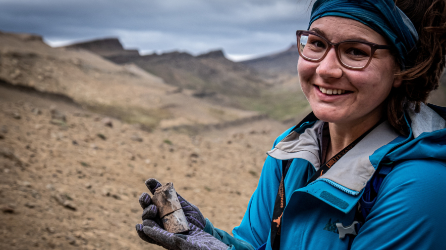 Scientists Unearth Megaraptors, Feathered Dinosaur Fossils in Chile's Patagonia