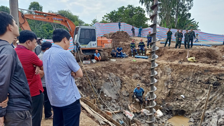 Rescuers in Vietnam Try to Save Boy Trapped in Concrete Pile